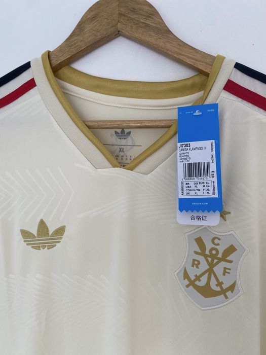 Terceira camisola Flamengo dourada – edição especial com etiqueta