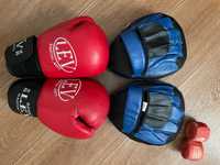Боксерські рукавички та лапи для бокса