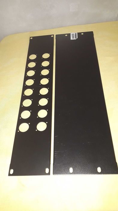 2 x Paineis de rack NOVOS