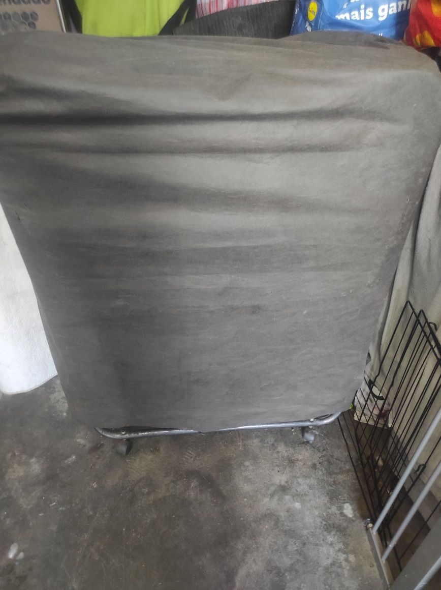Divã cama de solteiro