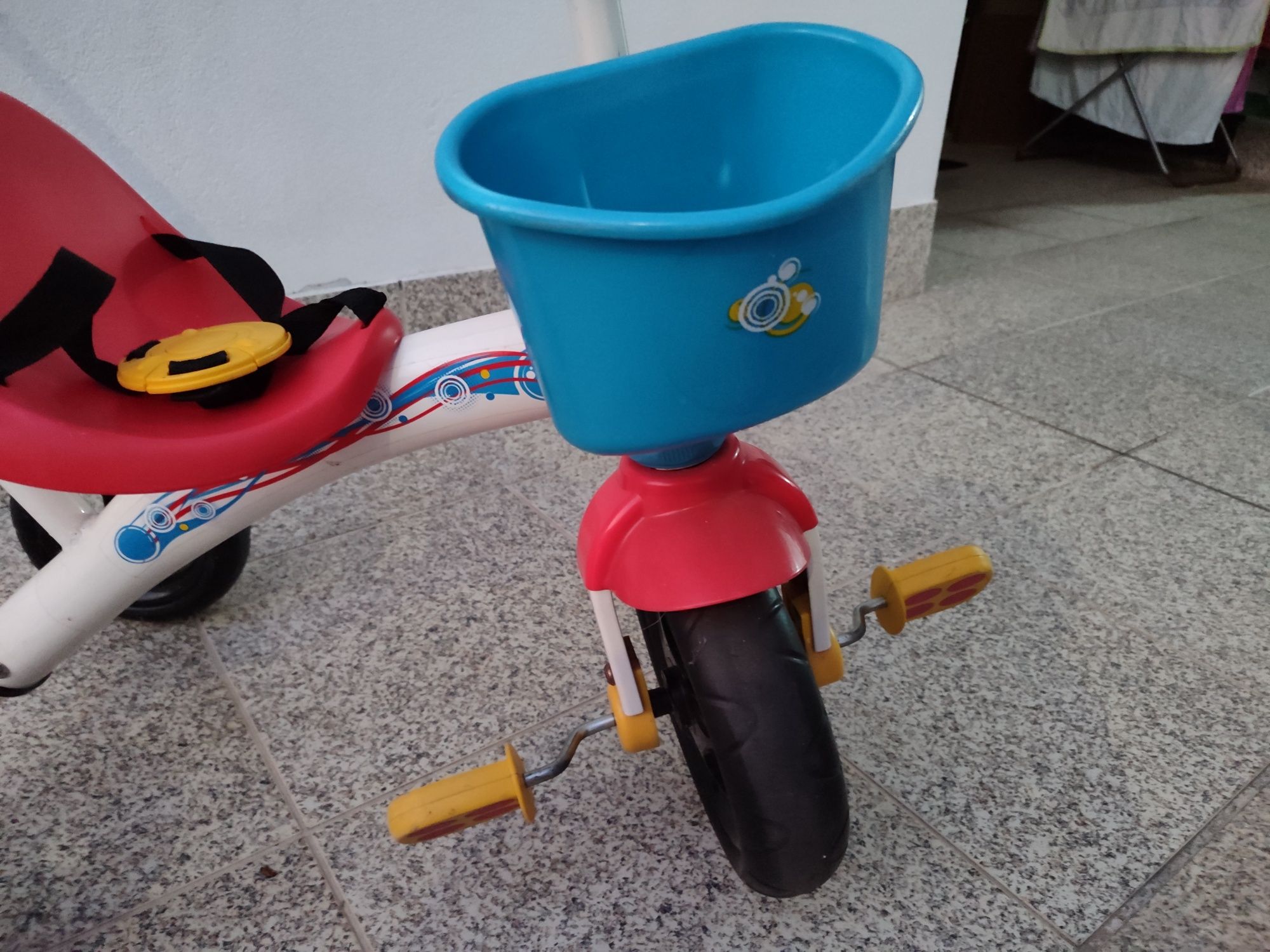 Triciclo Chicco em bom estado