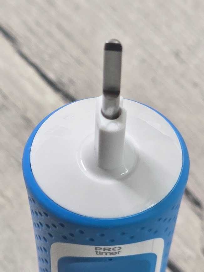 Szczoteczka elektryczna Oral-B Vitality 100 Cross Acrion niebieska