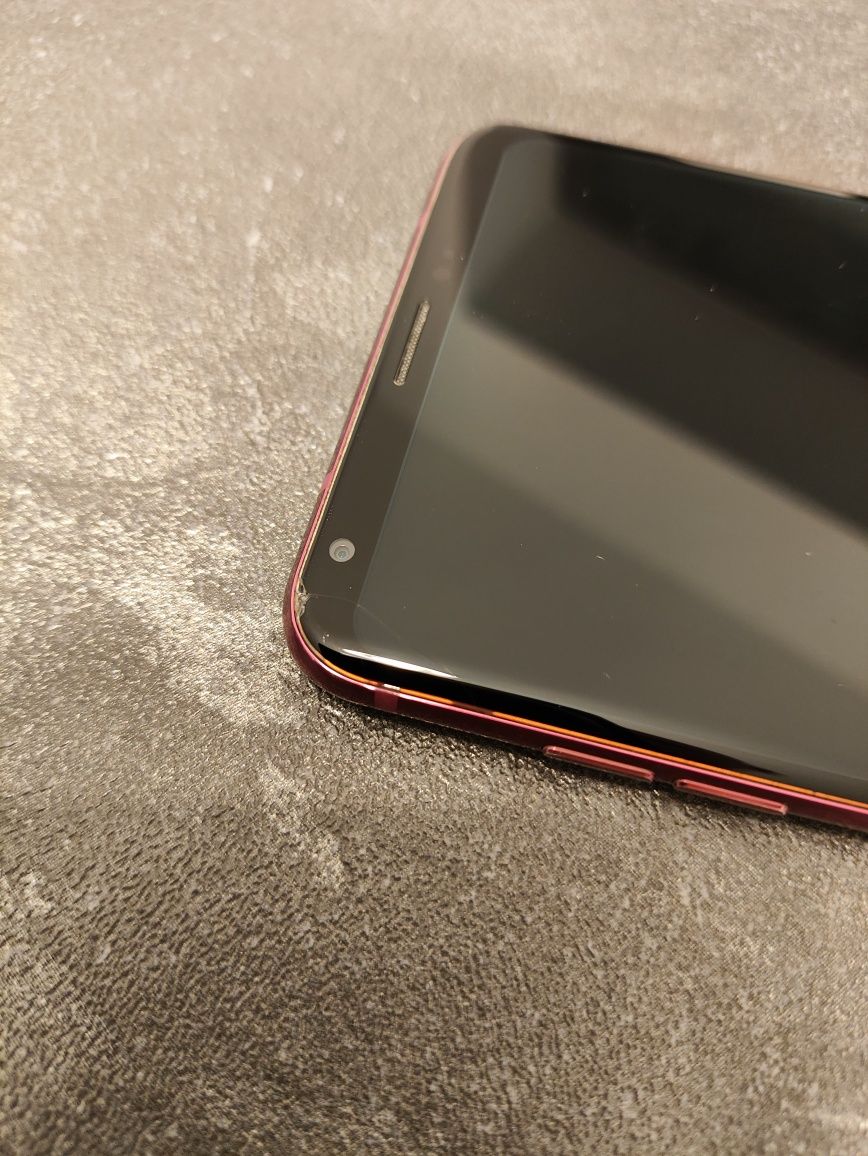 Smartfon LG V30 raspberry rose