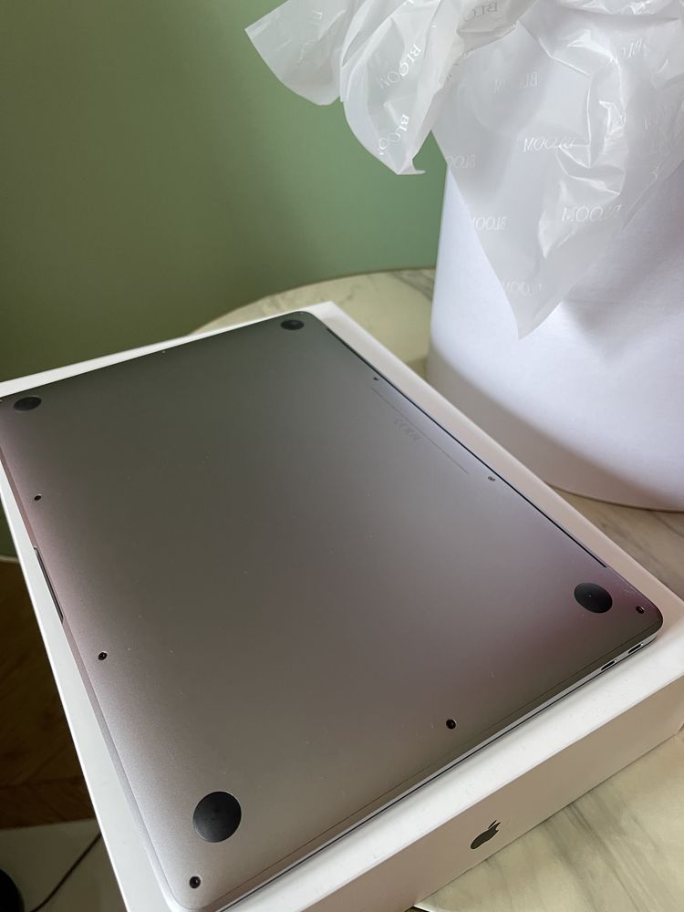 Macbook Air M1 2020 8/256 A2337