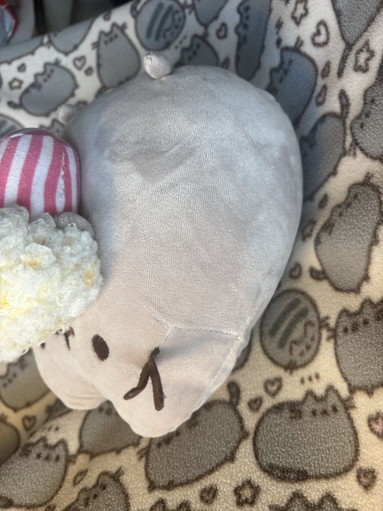 Maskotka pluszak kotek pusheen z popcorn