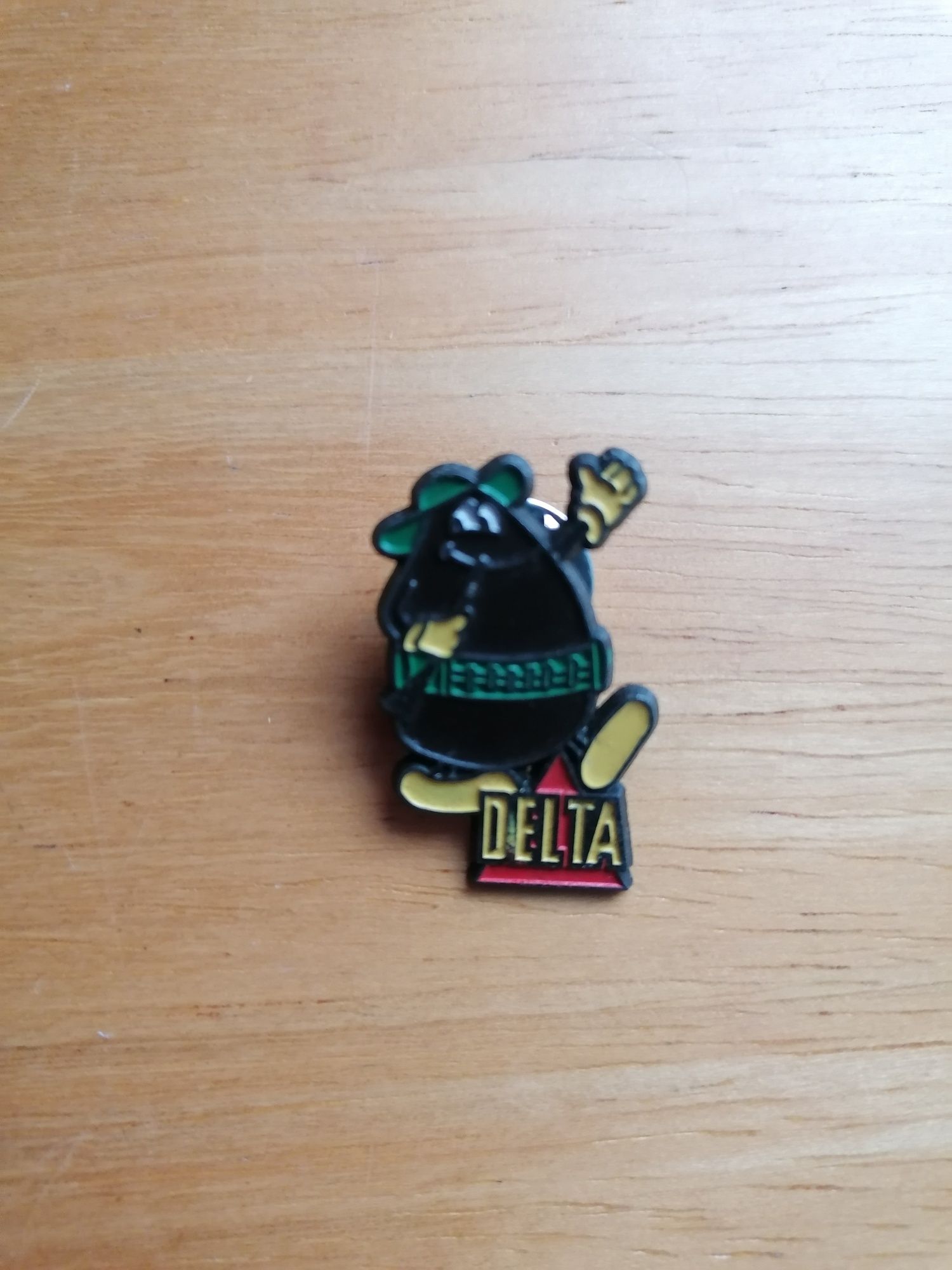 Pin antigo dos Cafés Delta (Deltinha caçador)