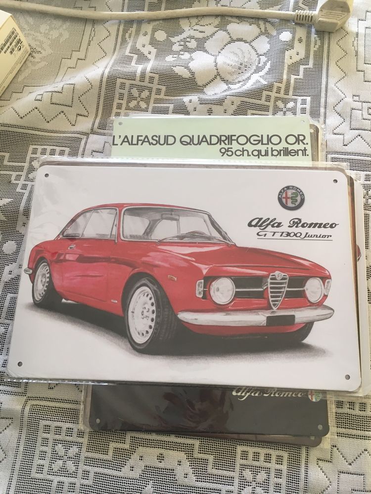 Varias placas alfa Romeo ainda com plastico