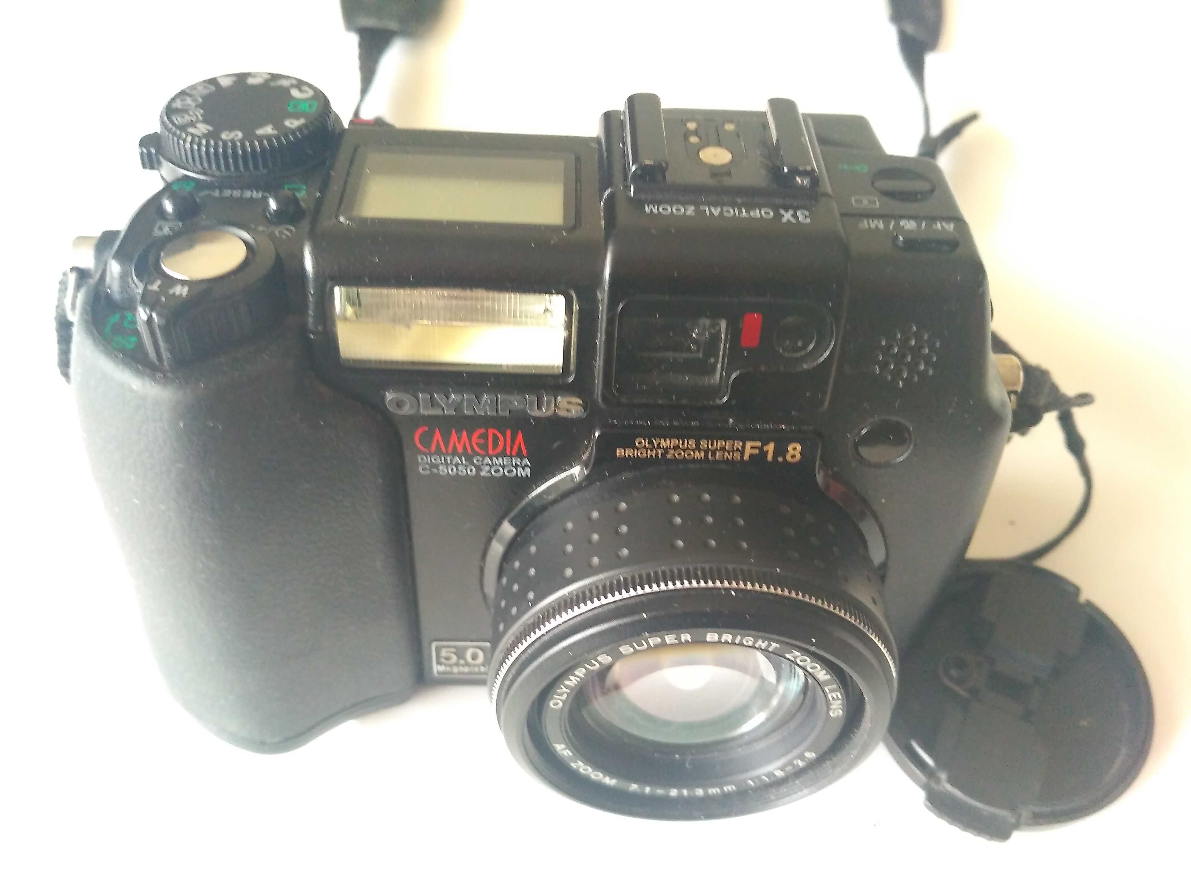 Цифровая фотокамера. DIGITAL CAMERA. OLYMPUS C-5050 ZOOM Видеокамера