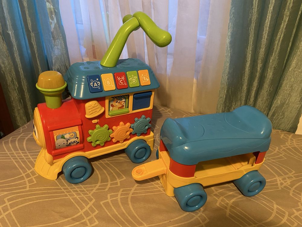 Vendo Brinquedos de Bebé (Comboio Andarilho Interativo e Motinha)