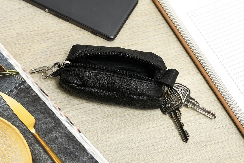 Czarne etui na klucze pilota skórzane karabińczyk