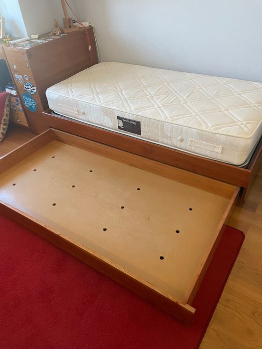 Conjunto camas de solteiro de cerejeira