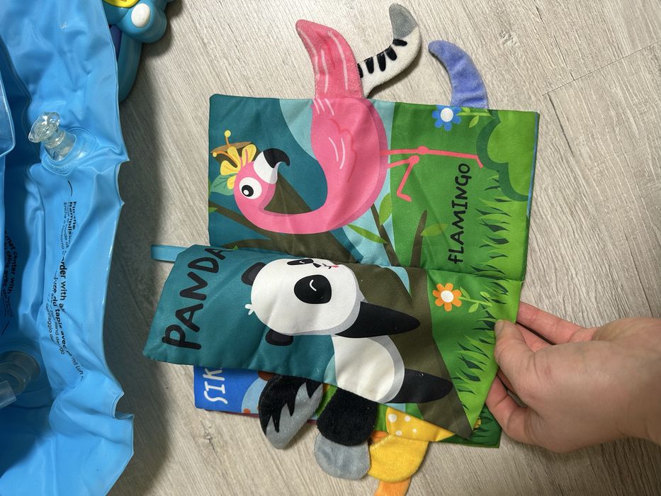 Розвиваюча тактильна книжечка