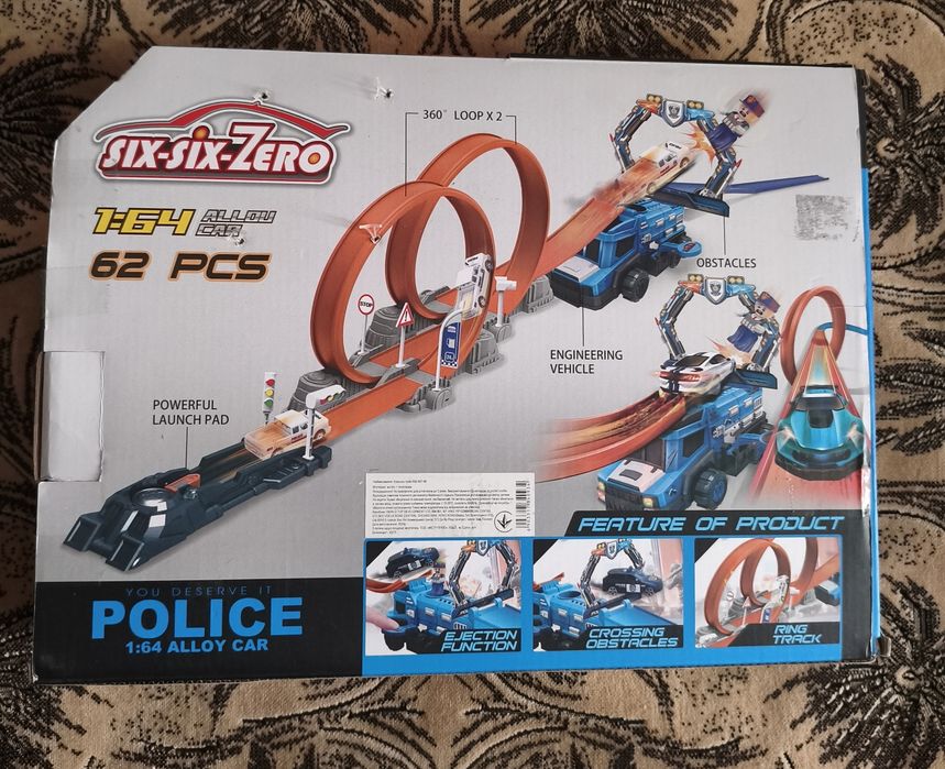 Гоночний трек з 2-ма петлями і машинкою, що змінює колір Six-six-Zero