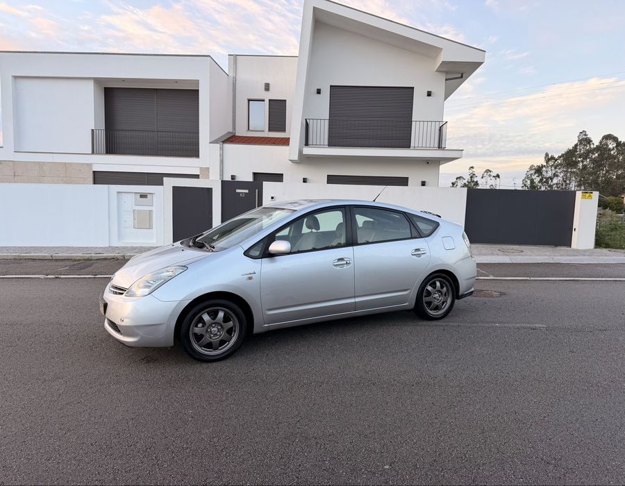 TOYOTA PRIUS 1.5 HÍBRIDO - 1 DONO