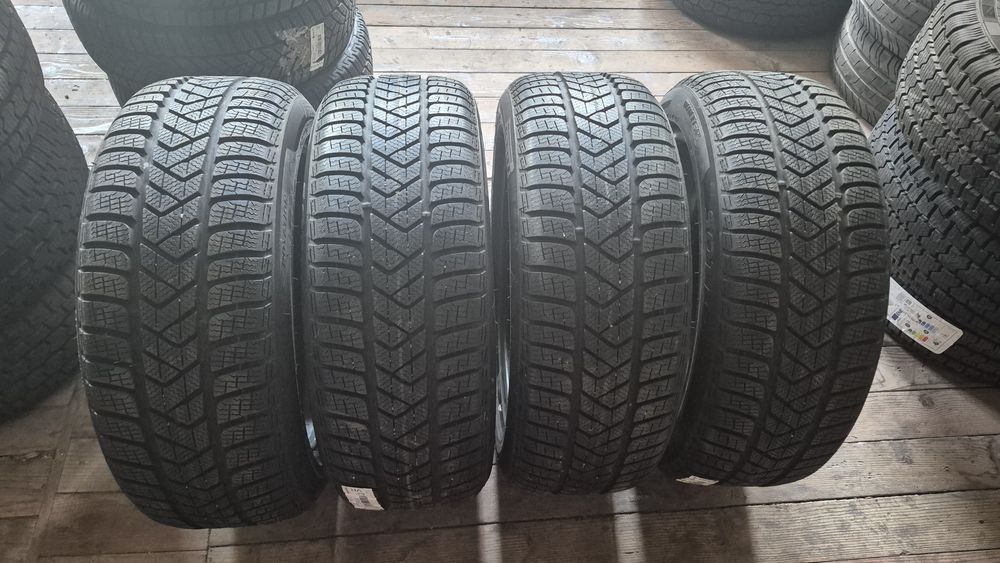 Гума 225/50/18 зимова.