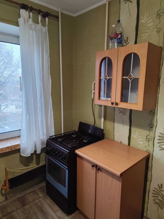 Продаж квартири на середньому поверсі