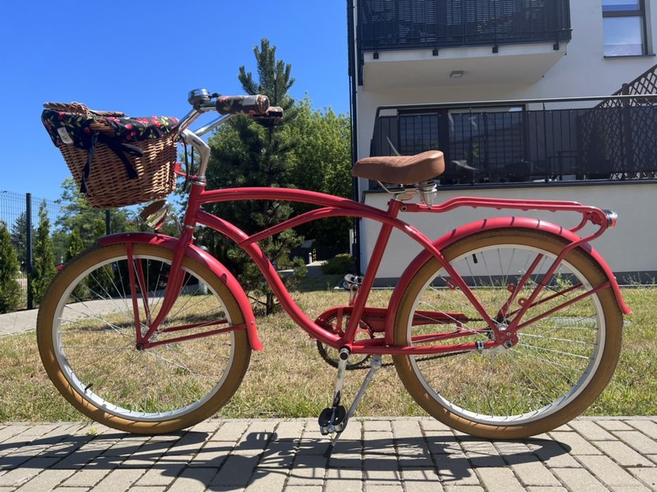 Malinowy/ czerwony rower miejski Embassy z koszykiem