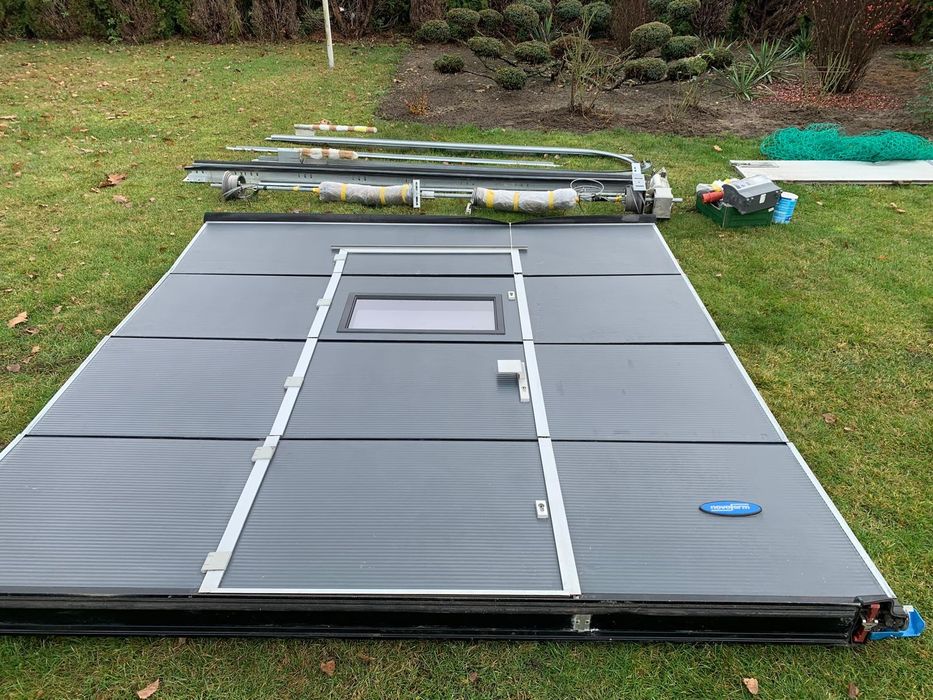 Bardzo ladna brama garażowa marki Novoferm 2,5m x 2,5m