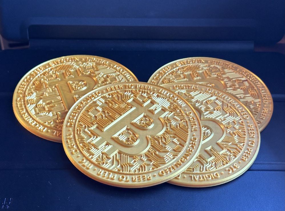 Zestaw 4 podkładek pod kubek druk 3d w kolorze złotym z logo bitcoina