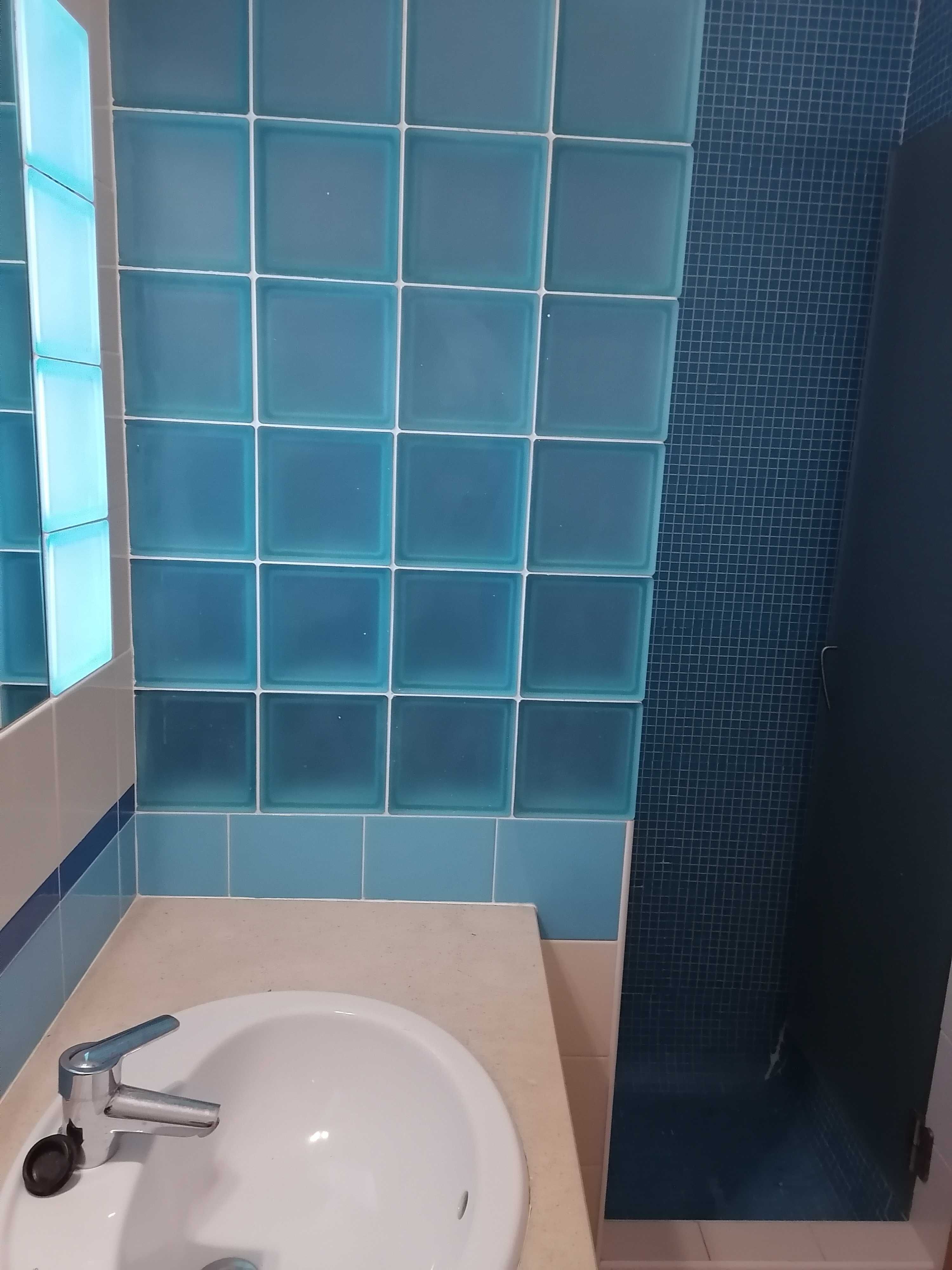 Quarto individual para rapariga estudante em Gambelas - Faro