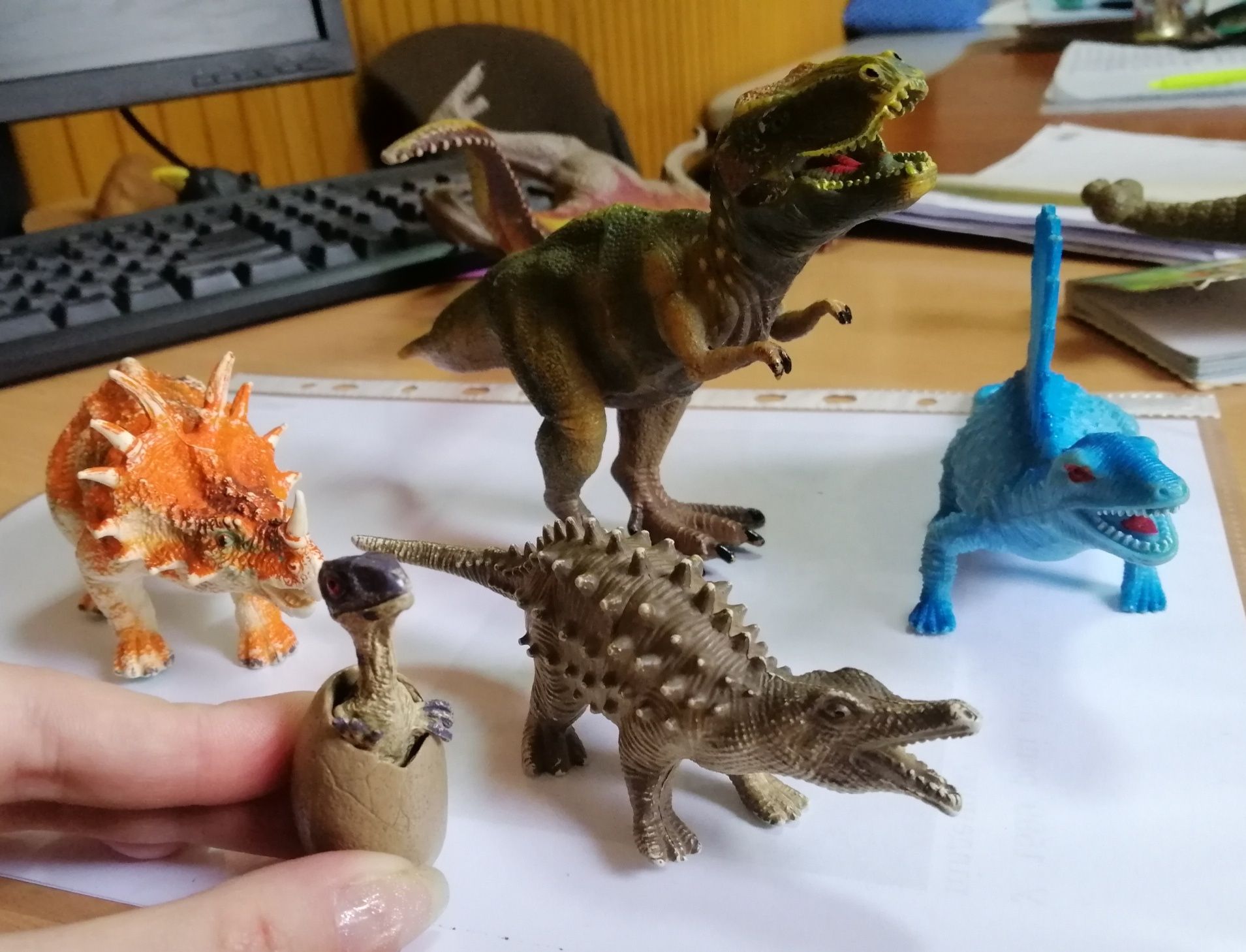 Динозаврики іграшки