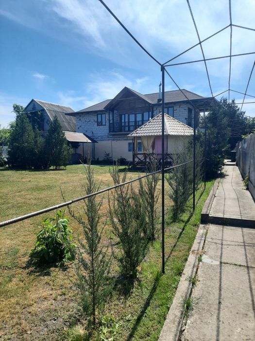 Подобово. На березі річки Піщанка,