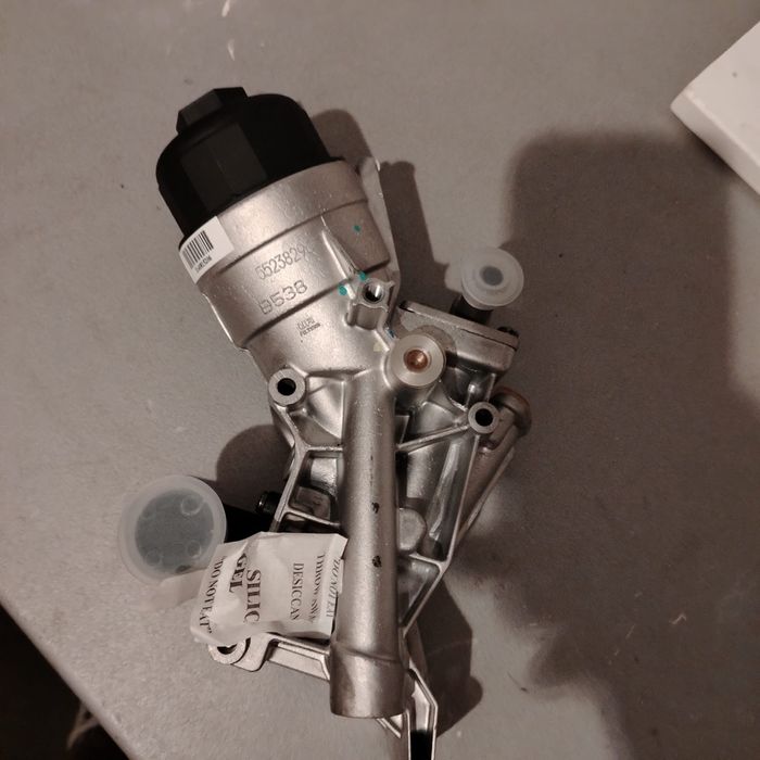 Корпус масляного фільтра Opel Corsa