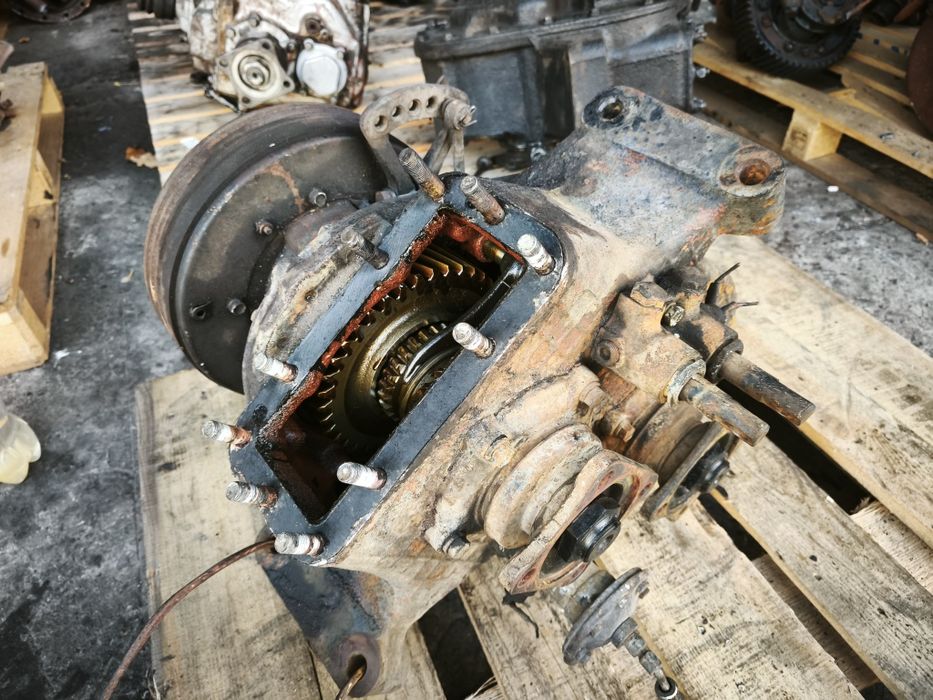 Роздавальна раздаточная коробка роздатка Зіл 131 невеликий пробіг