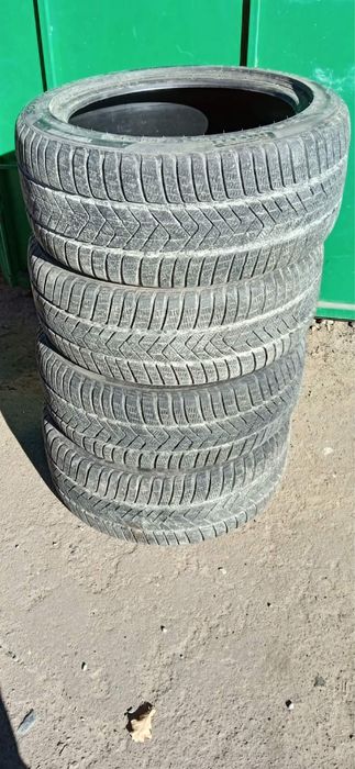Зимова гума Pirelli sottozero 3 2023 *BMW
