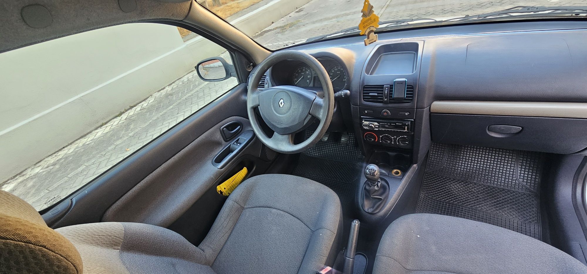 Renault Clio 1.2 gasolina impecável 05