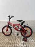 Bicicleta com rodinhas com muito pouco uso