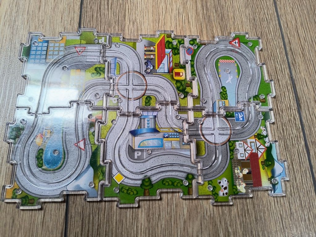 Ulica + jeżdżące auto