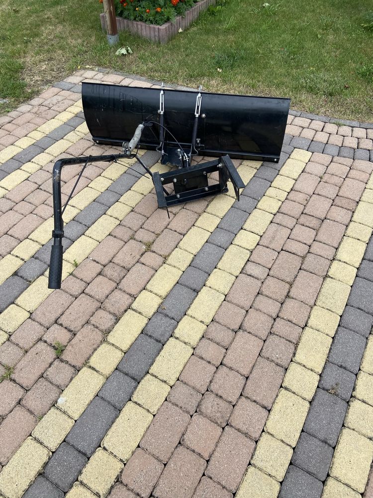 Pług do śniegu do traktorka kosiarki McCulloch Husqvarna