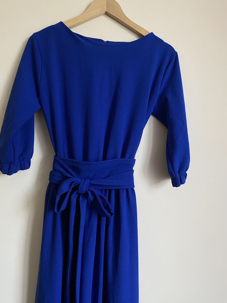 Długa niebieska sukienka L