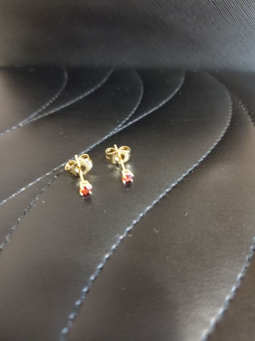 Kolczyki sztyfty czerwone oczka stal chirurgiczna