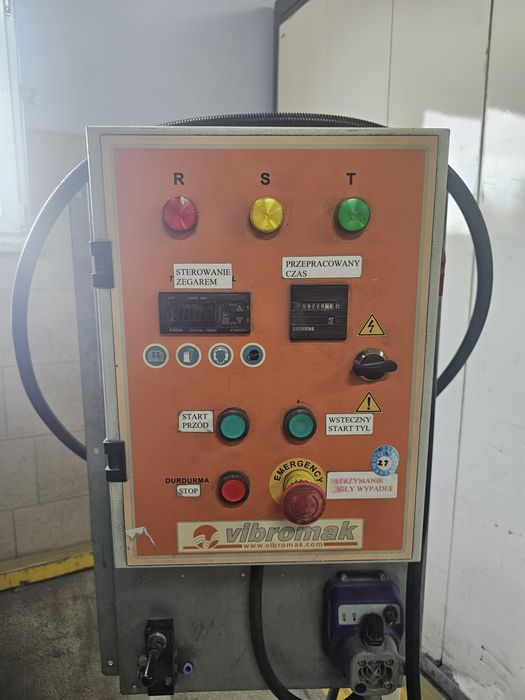 Urzadzenie wibroscierne, polerka wibracyjna