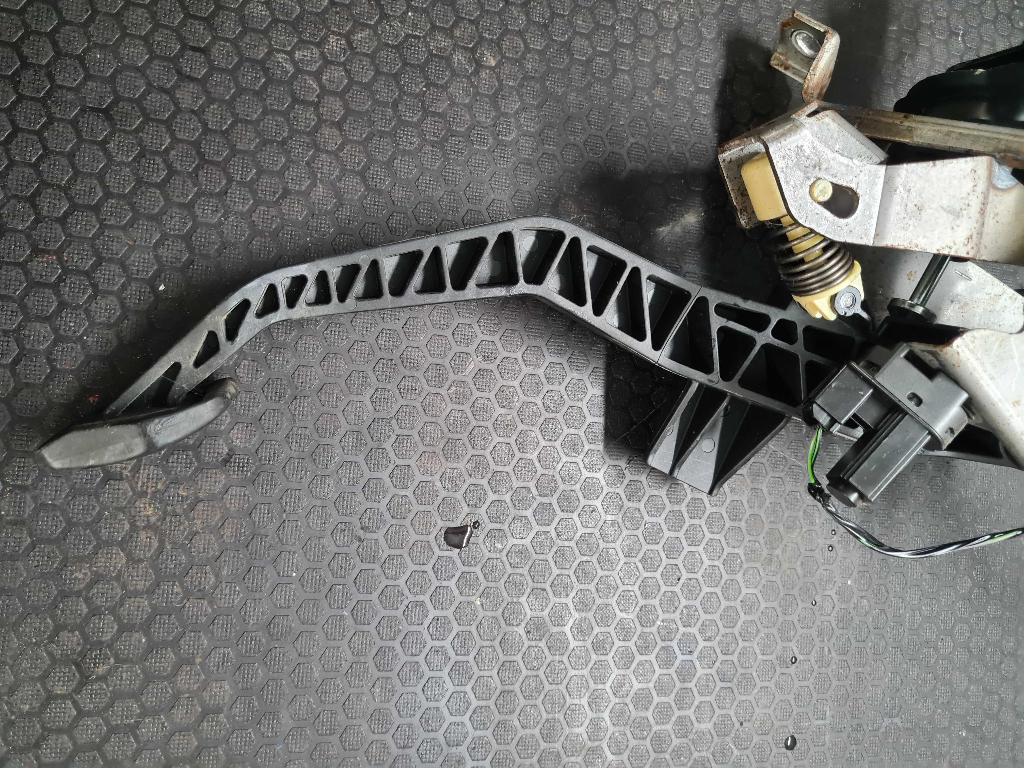 Ford Kuga MK2 lift 1.5 ecoboost 19r pedał sprzęgła wysprzęglik