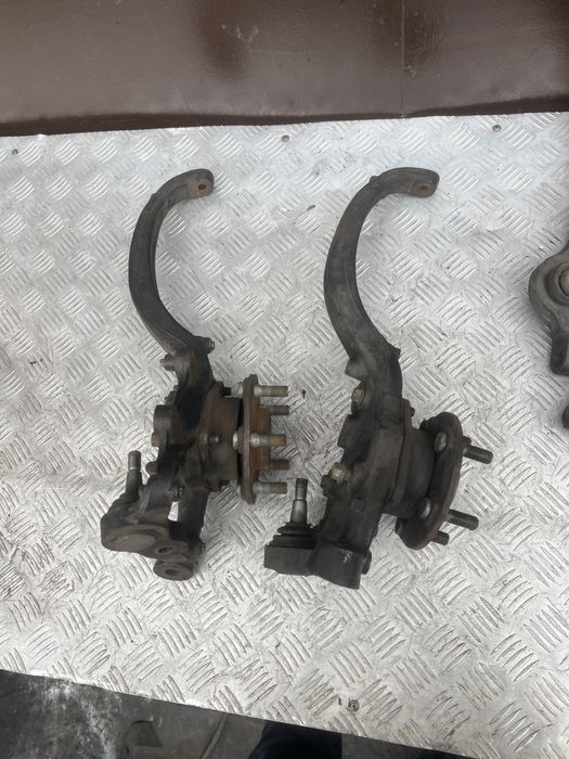 Цапфа кулак Крайслер 300с chrysler 300c год 2015