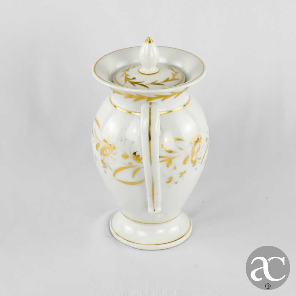 Bule em porcelana Vieux Paris, decorado a ouro