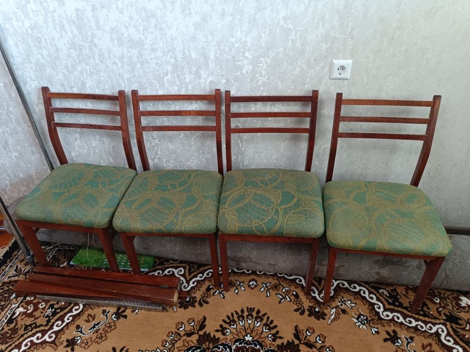 Стулья производства СССР.