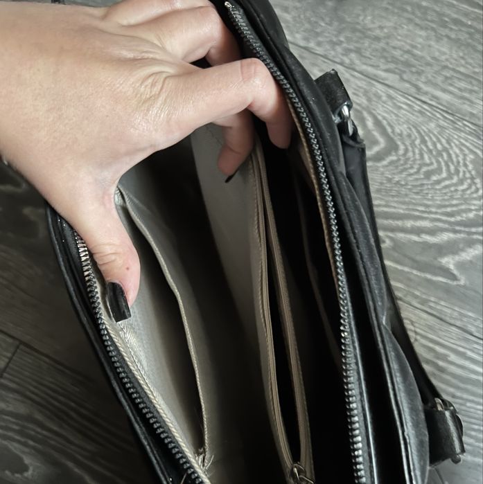 Шкіряна сумка.