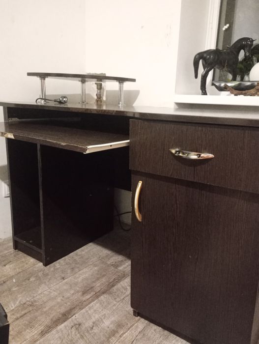 Стіл письмовий комп'ютерний