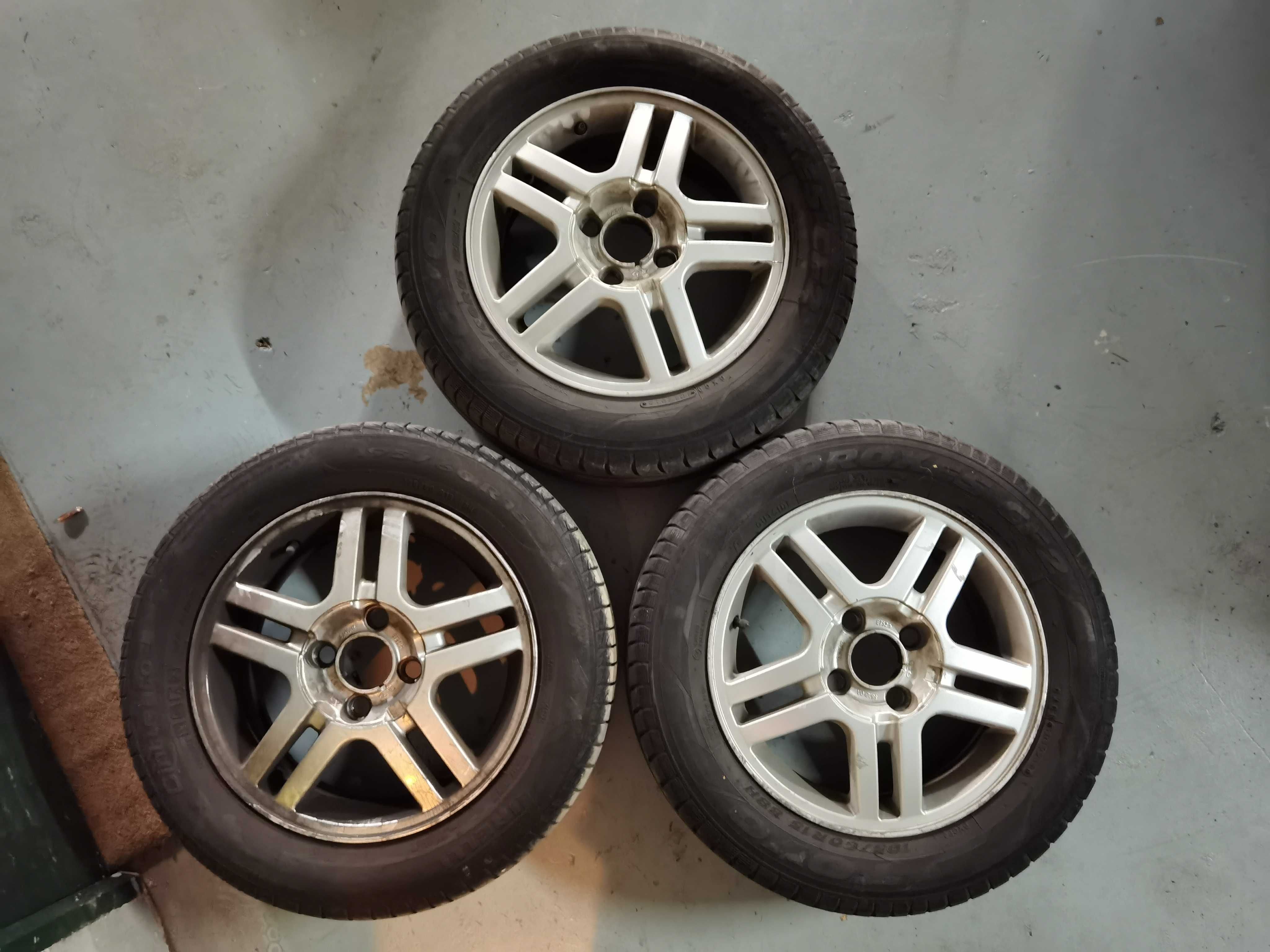 Jantes 15' com pneus 4x108 (só tenho 3)