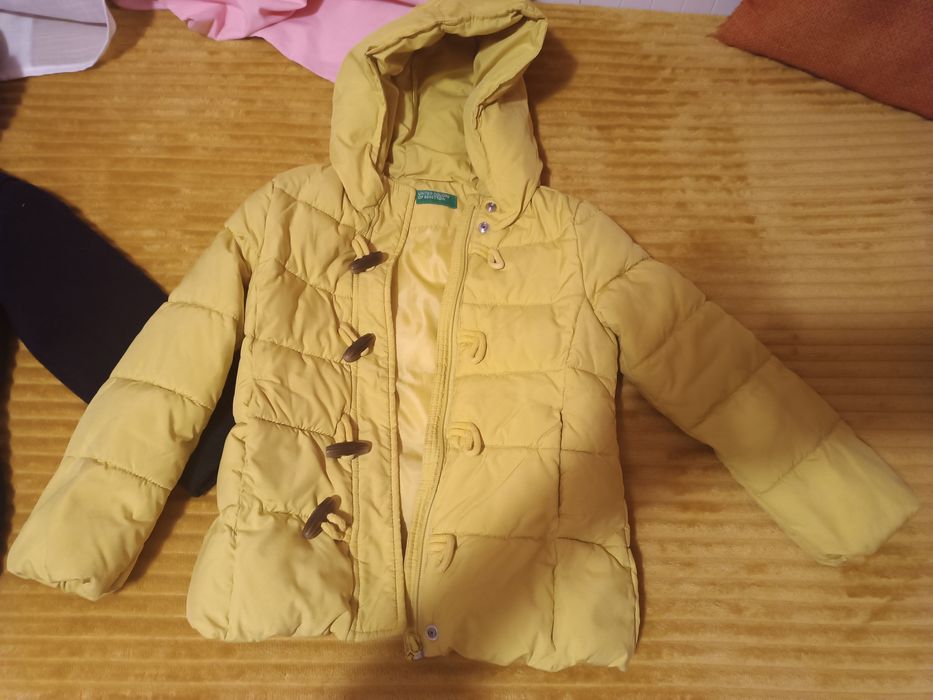 Impermeável amarelo muito quentinho 5 anos