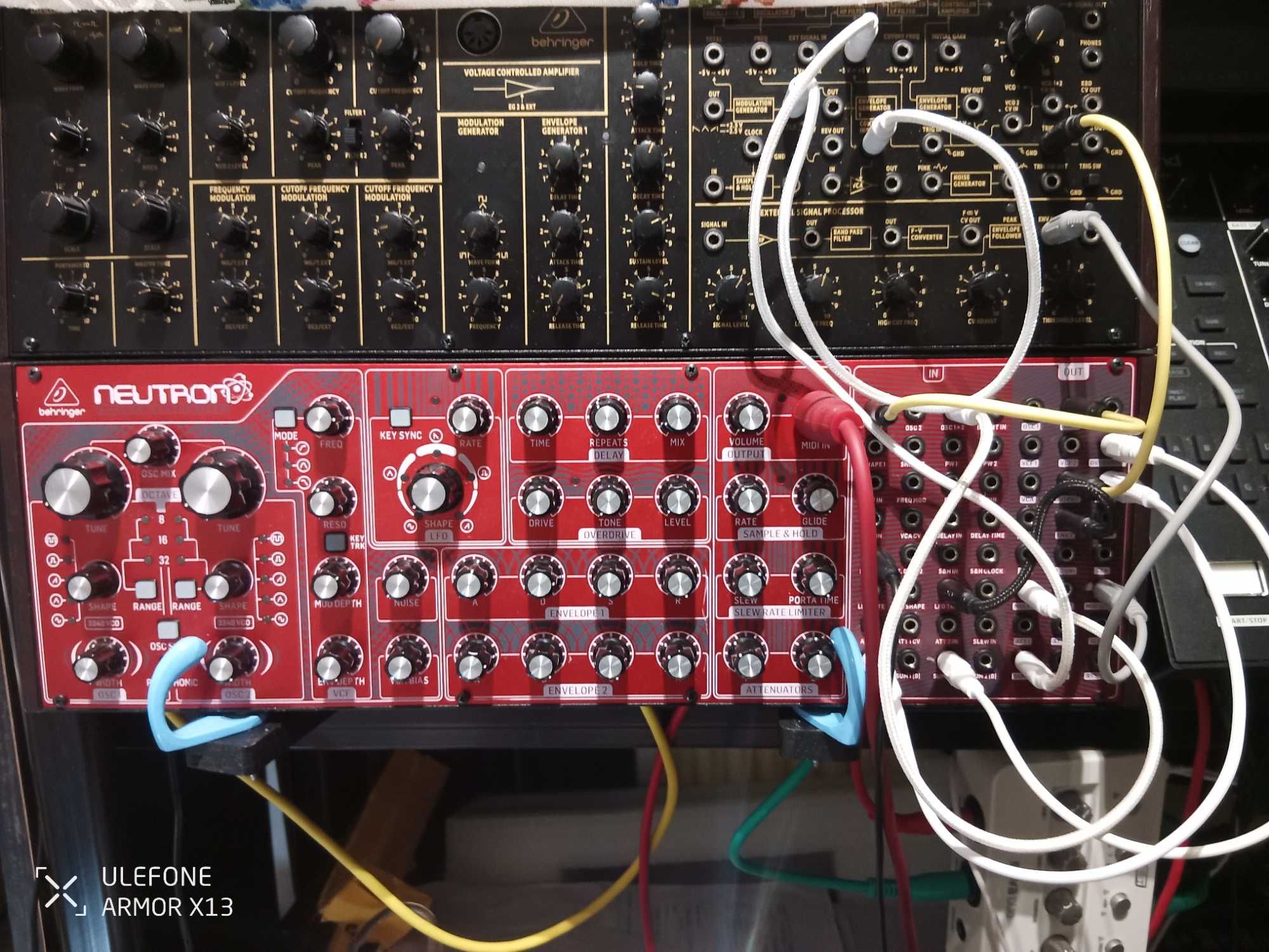 Sintetizadores analógicos e digitais Arturia Korg, Behringer Roland