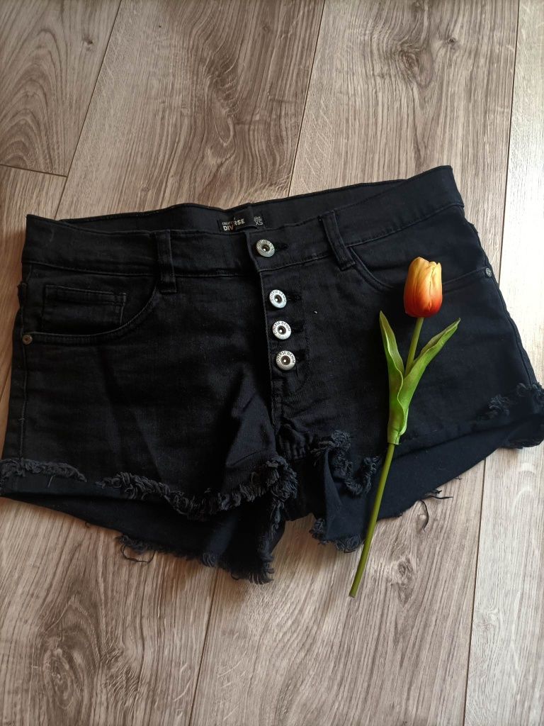 Prawie nowe szorty jeansowe Diverse (rozmiar XS)