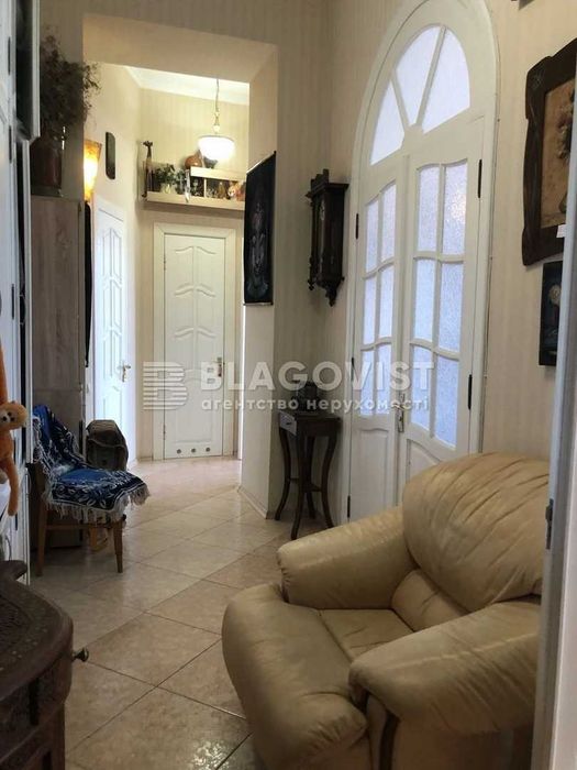 Продаж чудової 2к кв Центр Києва дореволюційний будинок Костельна 7