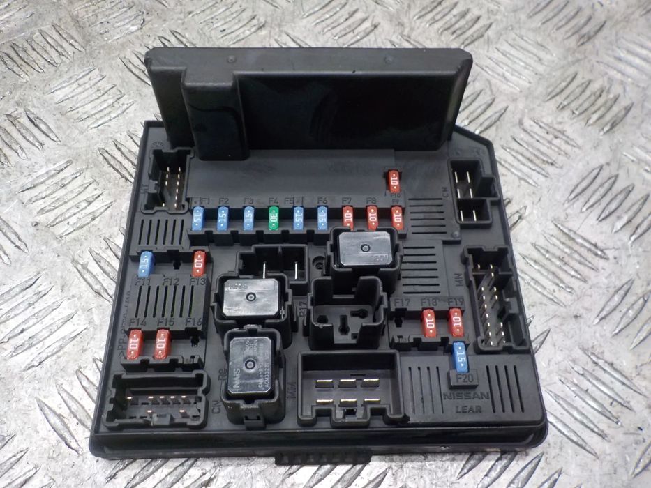 NISSAN QASHQAI J10 1.6 DCI SKRZYNKA BEZPIECZNIKÓW 284B7-BB00C