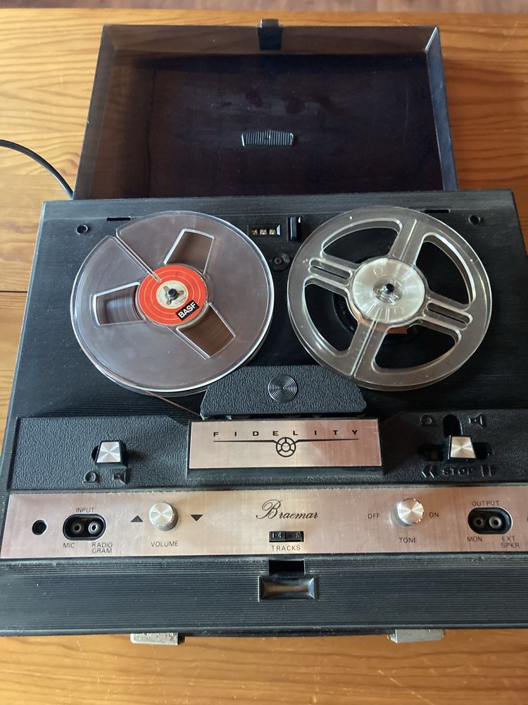 Anos 60 - gravador  e leitor de fitas da fidelity