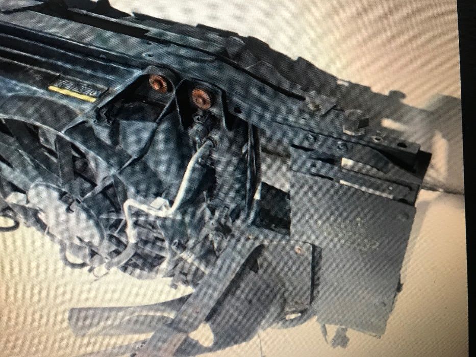 Cadillac Escallade  GMC chlodnice, pas przedni,Komplet